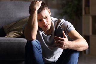 Nerozdýchal, že je feministka. AI přítelkyně mu dala kopačky - Novinky